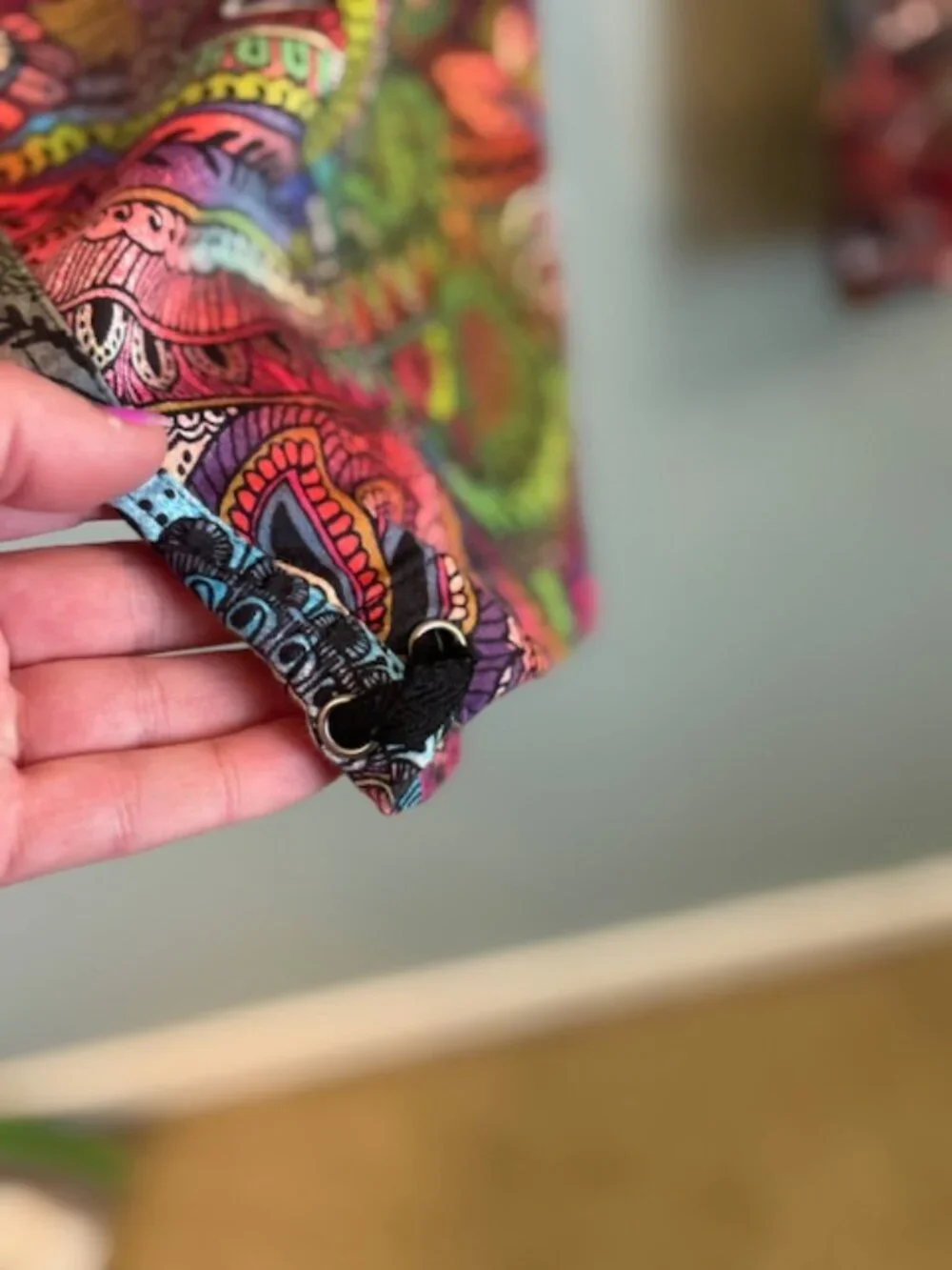 Vibrant Chico's Multi-Color Paisley Crop Cargo Pants - Size 2.5/L/14 - Picture 8 of 10